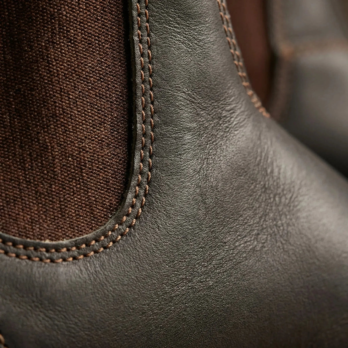 Men's Leather Chelsea Boots Slip-On Elastic Gore Round Toe Pull-Tab Ankle Boots