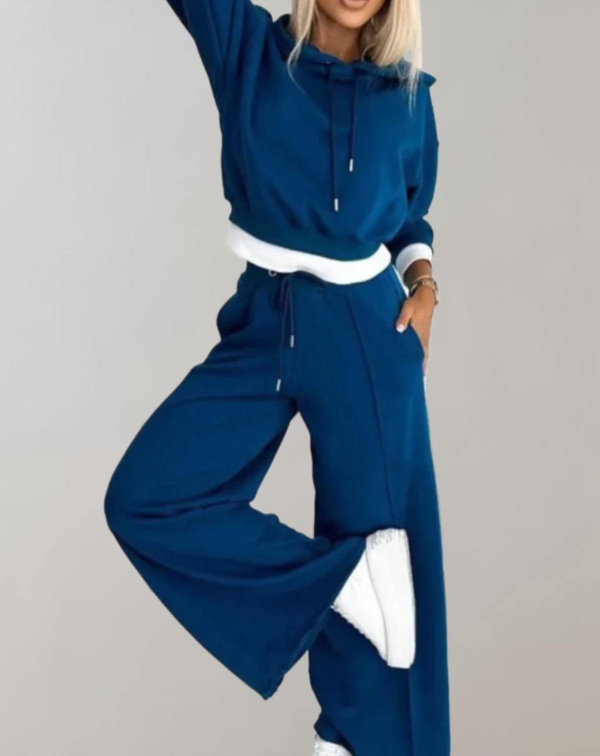Women's Two-Piece Tracksuit Cropped Hoodie Wide-Leg Pants Drawstring Athleisure